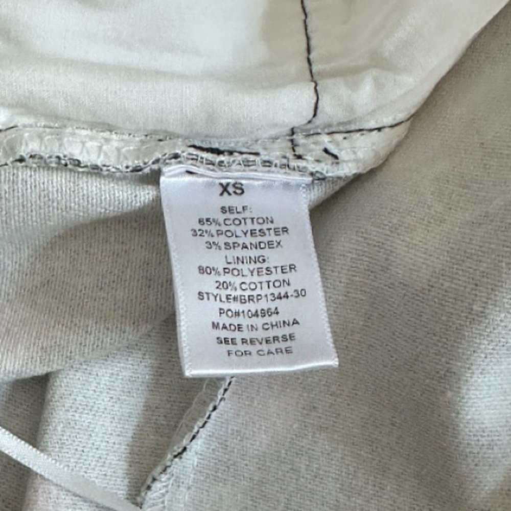 NWOT Vernacular Strawberry Straight Leg Pants. 🍓Size XS (26” Waist) - Picture 10 of 12